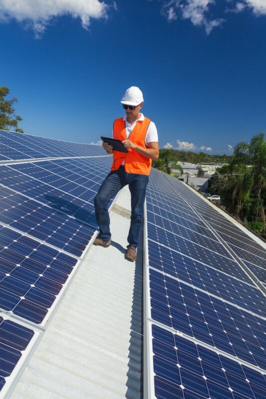 Obsluzhivanie solnechnyh elektrostancij 533x800 1